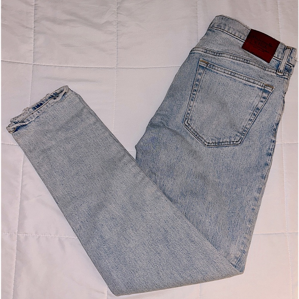 Abercrombie & Fitch 90s Light Blue Jeans